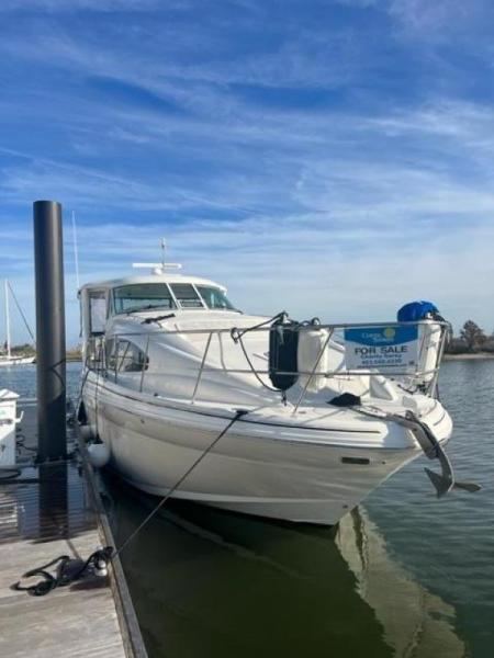 5 Archimedes II 2004 Sea Ray 390MY Fwd Starboard Pic