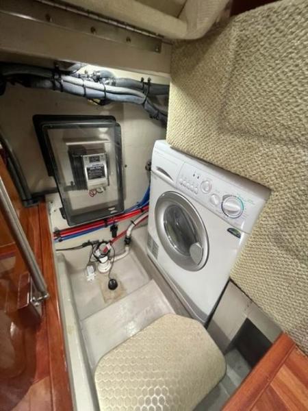 45 Archimedes II 2004 Sea Ray 390 MY Laundry 2