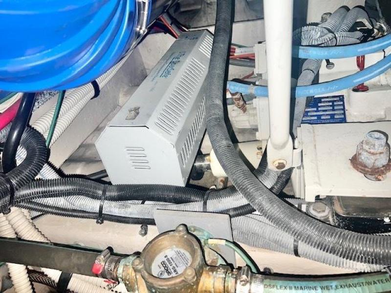82 Archimedes II 2004 Sea Ray 390 MY Engine Room 9