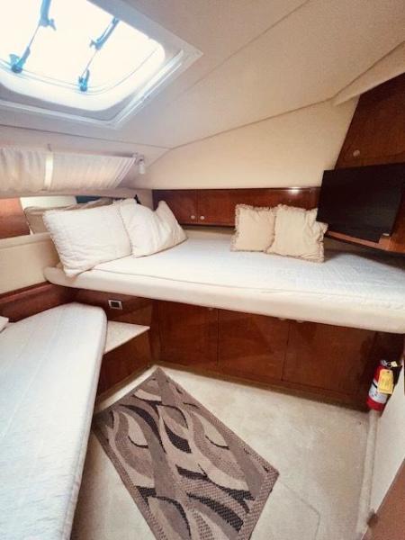 50 Archimedes II 2004 Sea Ray 390 MY FWD Cabin 4