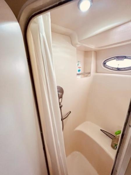 73 Archimedes II 2004 Sea Ray 390 MY Aft Shower