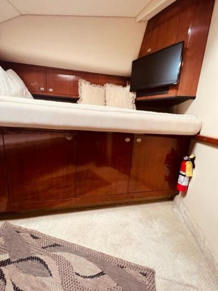 54 Archimedes II 2004 Sea Ray 390 MY FWD Cabin 9