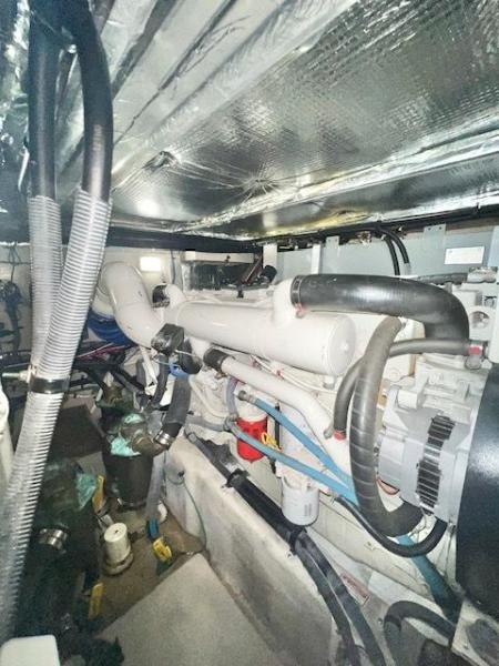 78 Archimedes II 2004 Sea Ray 390 MY Engine Room 5