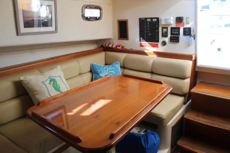 2006 Mainship 34 Pilot Sedan Rum Runner