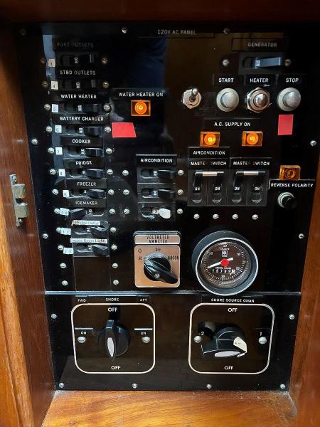 1984 Grand Banks Classic