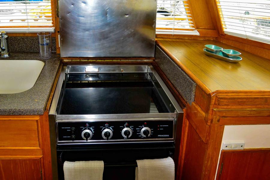 1984 Grand Banks Classic