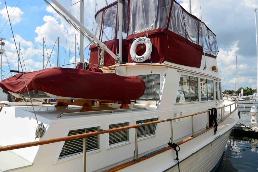 1984 Grand Banks Classic