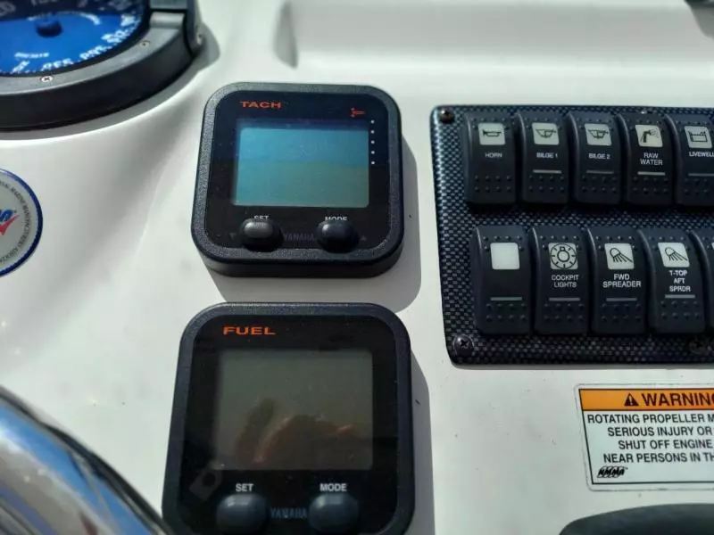 2010 Regulator 30' Express