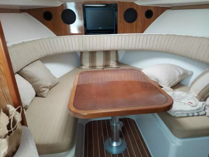 2010 Regulator 30' Express