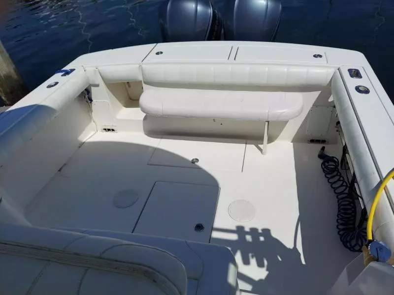 2010 Regulator 30' Express