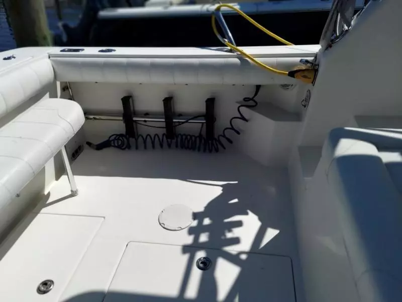 2010 Regulator 30' Express