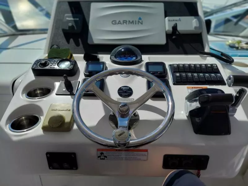 2010 Regulator 30' Express