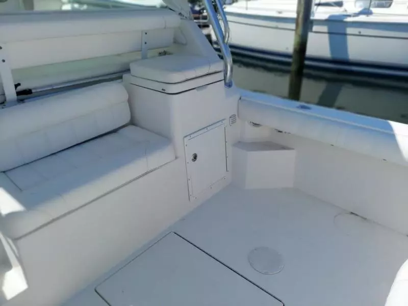2010 Regulator 30' Express