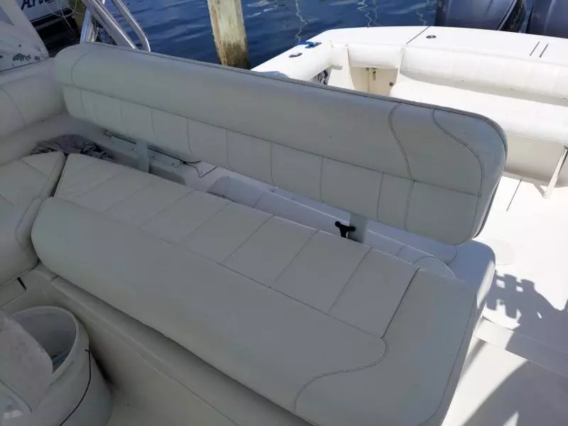 2010 Regulator 30' Express