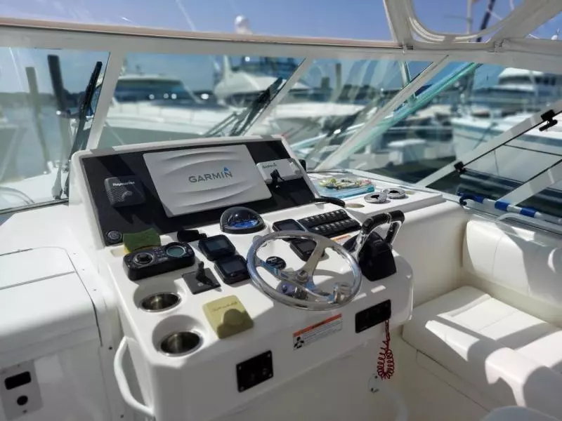 2010 Regulator 30' Express