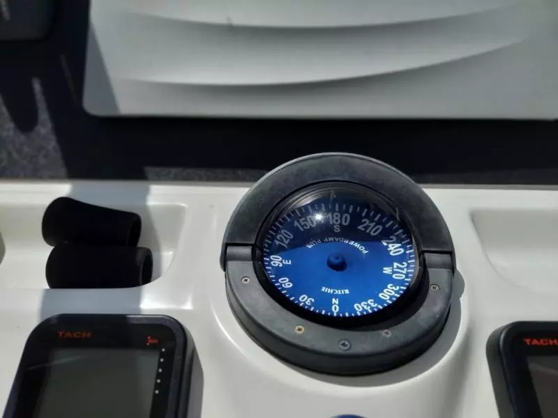 2010 Regulator 30' Express