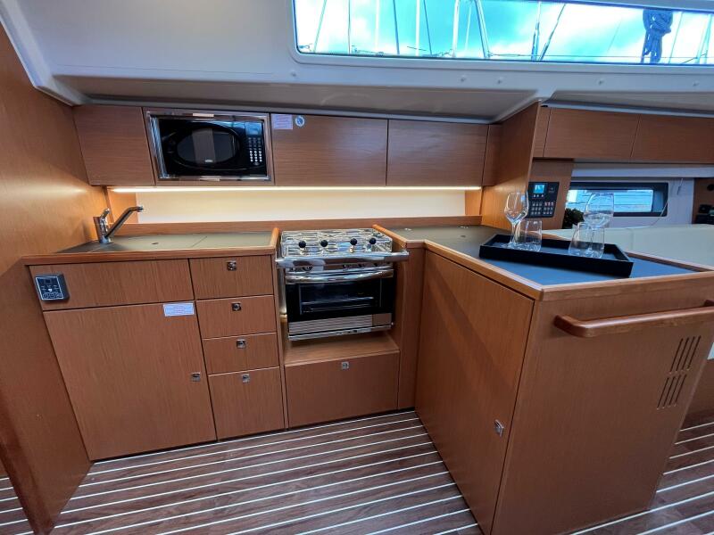 2023 Bavaria C42