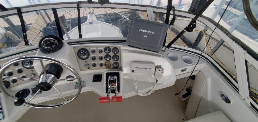 Carver 326 Aft Cabin Bridge