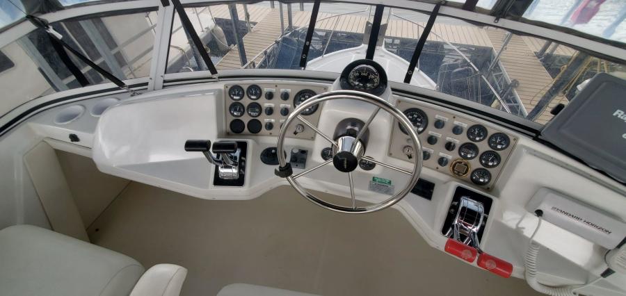 Carver 326 Aft Cabin Bridge