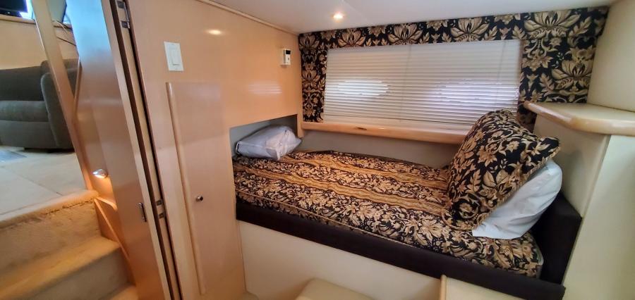 Carver 326 Aft Cabin Stateroom