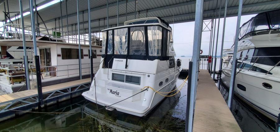 Carver 326 Aft Cabin Stern