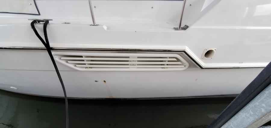 Carver 326 Aft Cabin Deck
