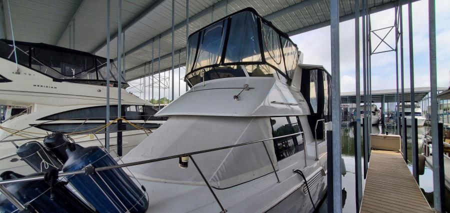Carver 326 Aft Cabin Bridge