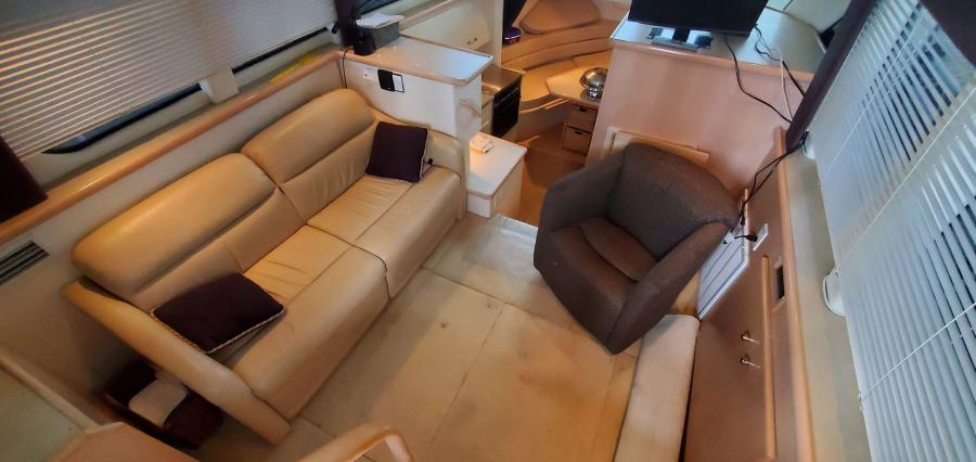 Carver 326 Aft Cabin Salon