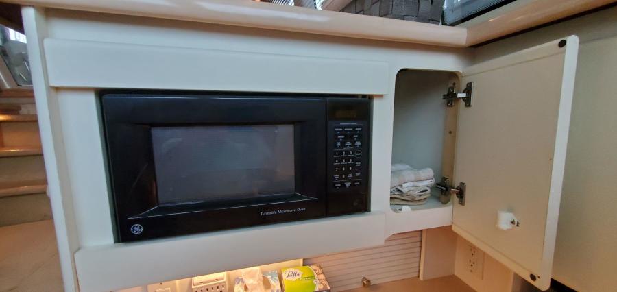 Carver 326 Aft Cabin Galley