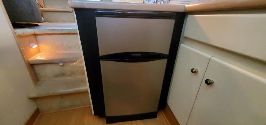 Carver 326 Aft Cabin Galley