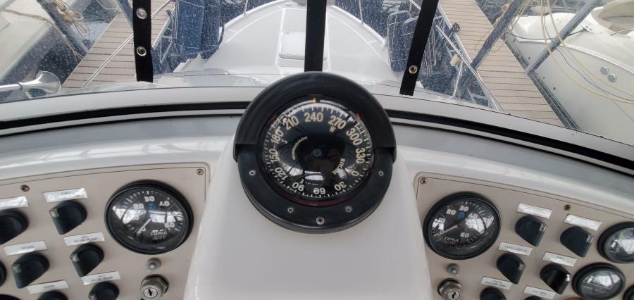 Carver 326 Aft Cabin Bridge
