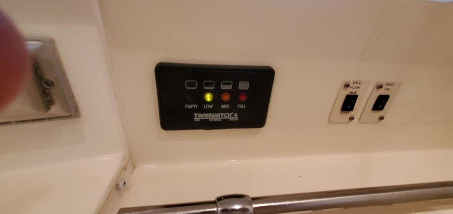 Carver 326 Aft Cabin Head