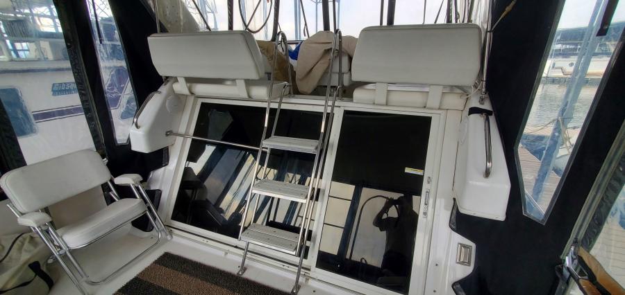 Carver 326 Aft Cabin Aft Deck