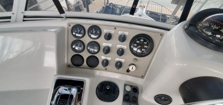 Carver 326 Aft Cabin Bridge