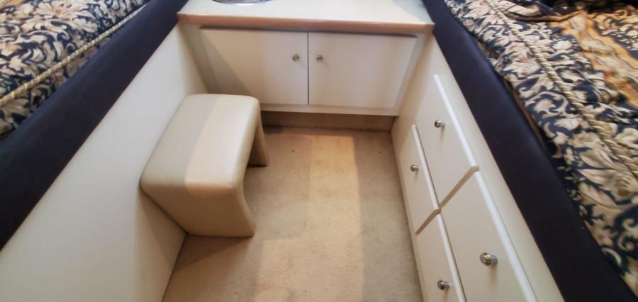 Carver 326 Aft Cabin Stateroom