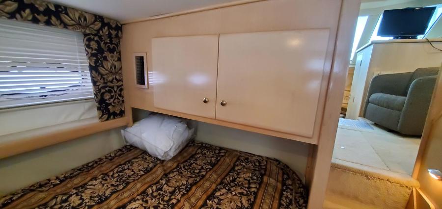 Carver 326 Aft Cabin Stateroom