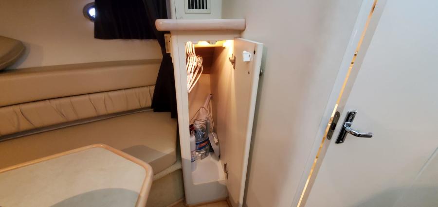 Carver 326 Aft Cabin V-Berth