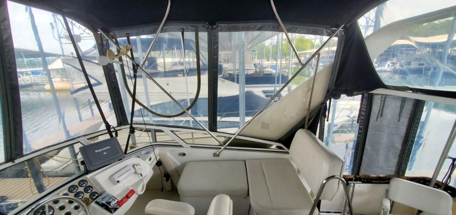 Carver 326 Aft Cabin Bridge