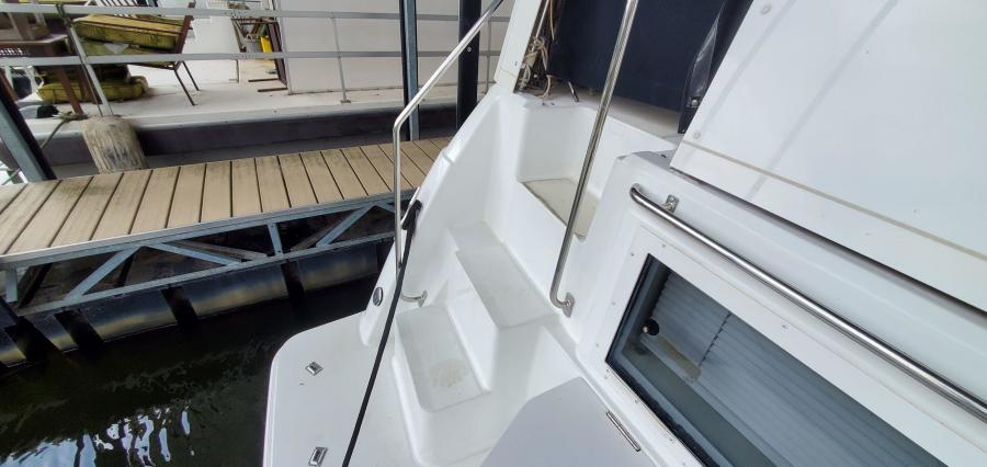 Carver 326 Aft Cabin Aft Steps