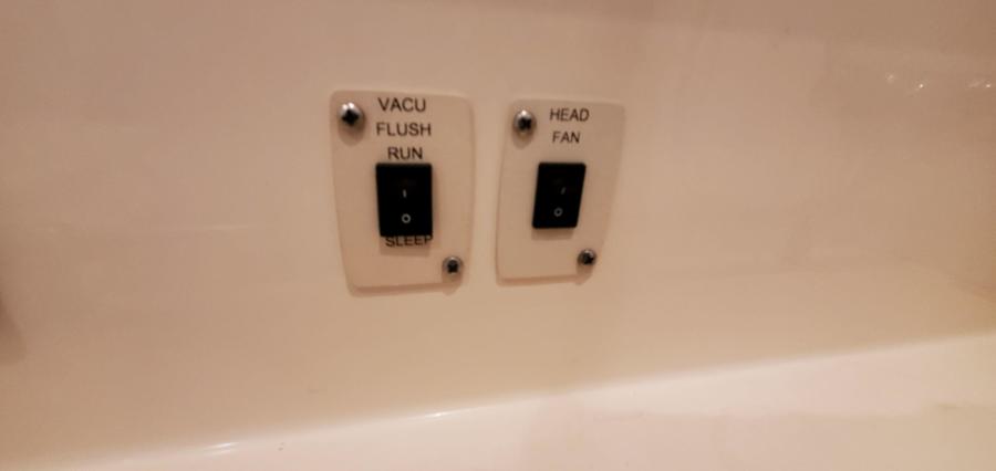 Carver 326 Aft Cabin Head
