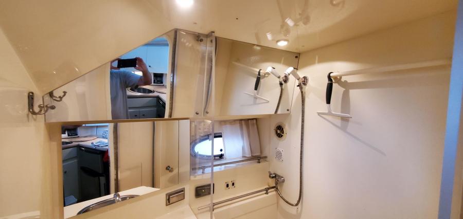 Carver 326 Aft Cabin Head