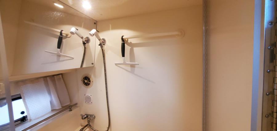 Carver 326 Aft Cabin Head