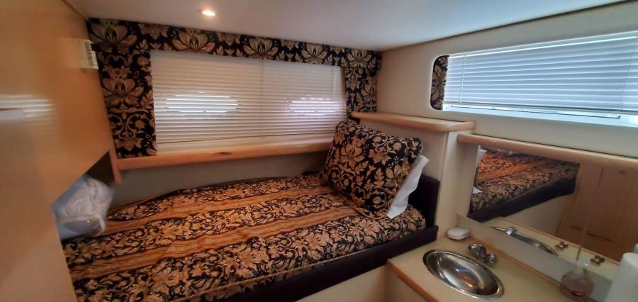 Carver 326 Aft Cabin Stateroom