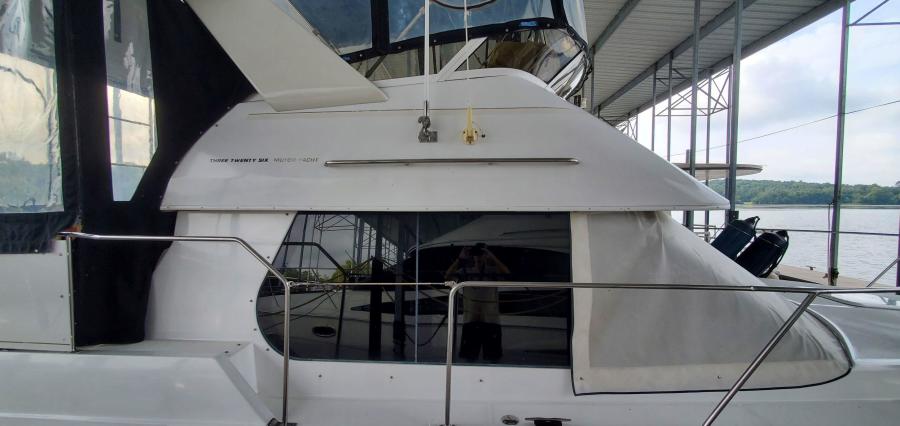 Carver 326 Aft Cabin Deck
