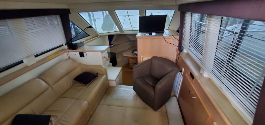 Carver 326 Aft Cabin Salon