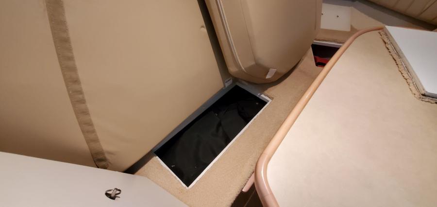 Carver 326 Aft Cabin V-Berth