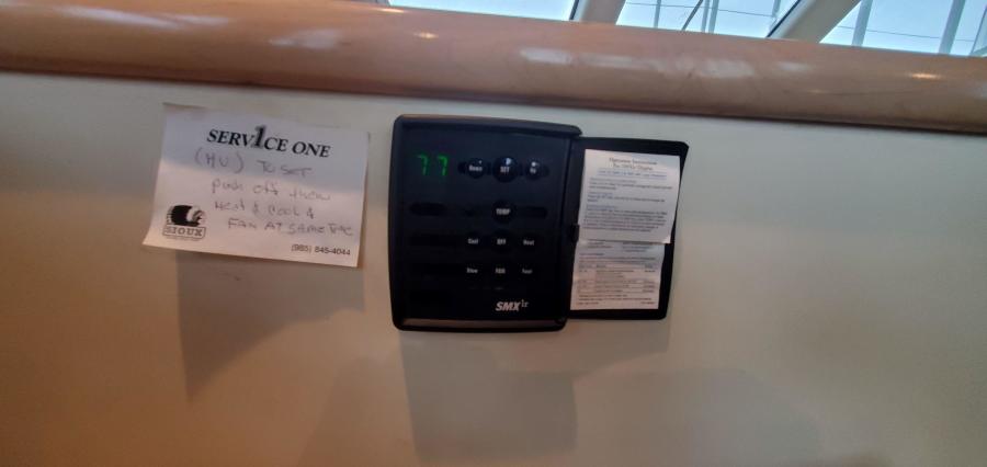 Carver 326 Aft Cabin Salon