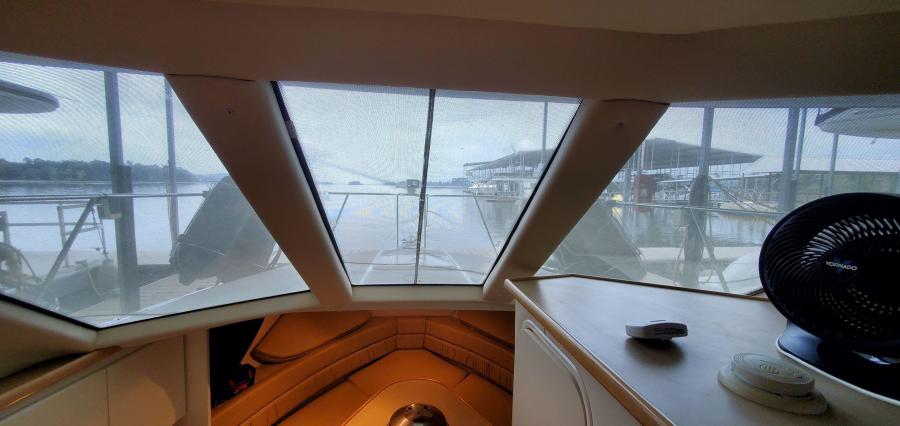Carver 326 Aft Cabin Salon