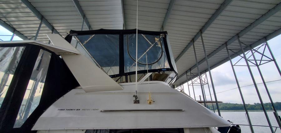 Carver 326 Aft Cabin Bridge
