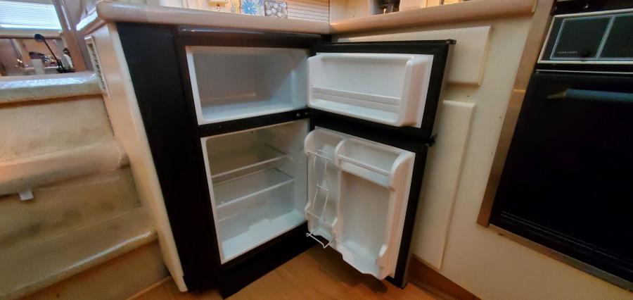 Carver 326 Aft Cabin Galley